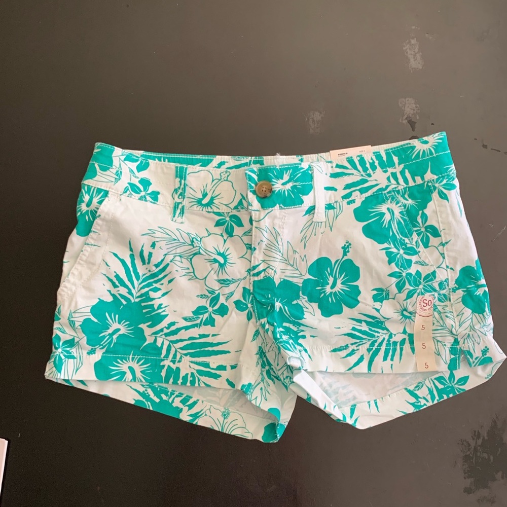 Size 5 SO Green Shorts
